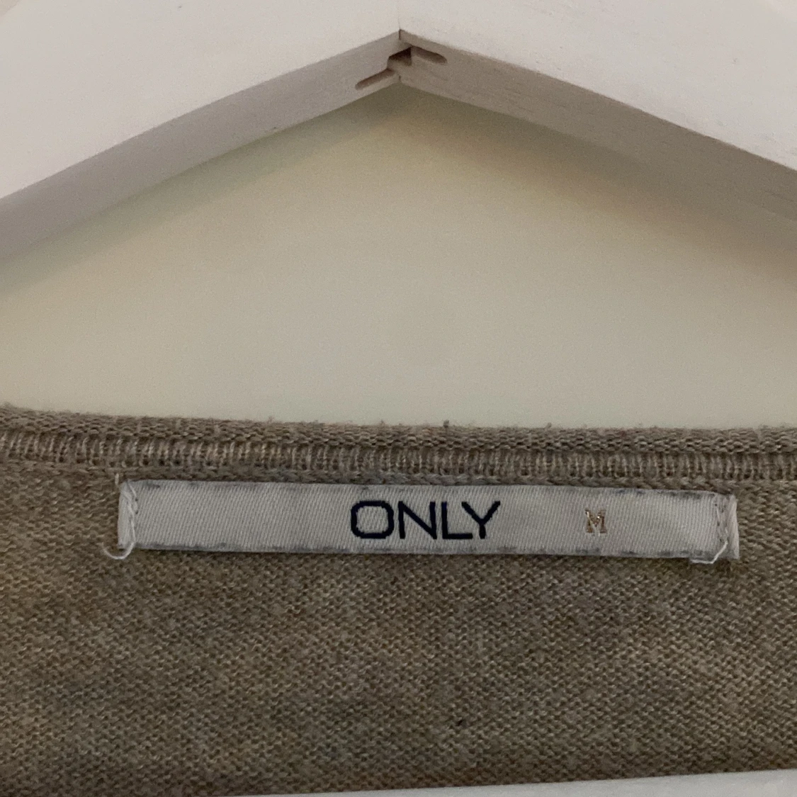 Beige tröja med paljett-NY från ONLY - 1