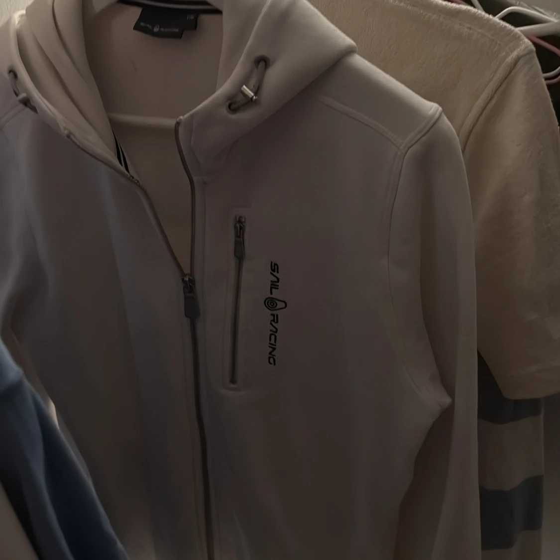 Vit hoodie från Sail Racing med dragkedja - 3