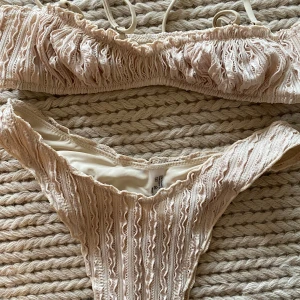Bikini  - Överdel (XS) i passform Underdel (S) i passform.