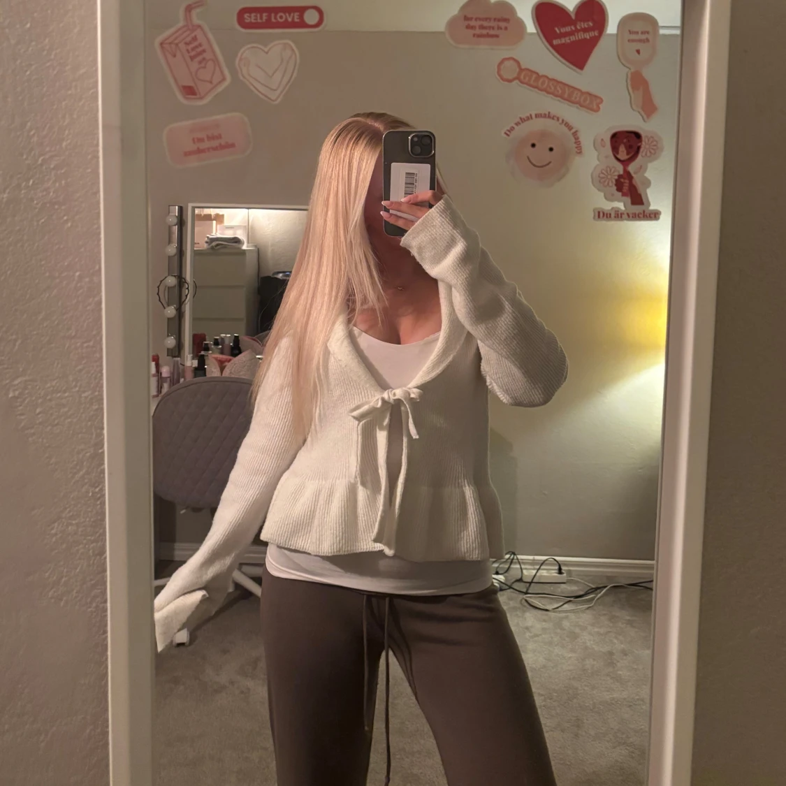 Vit stickad kofta från Nelly med knyt