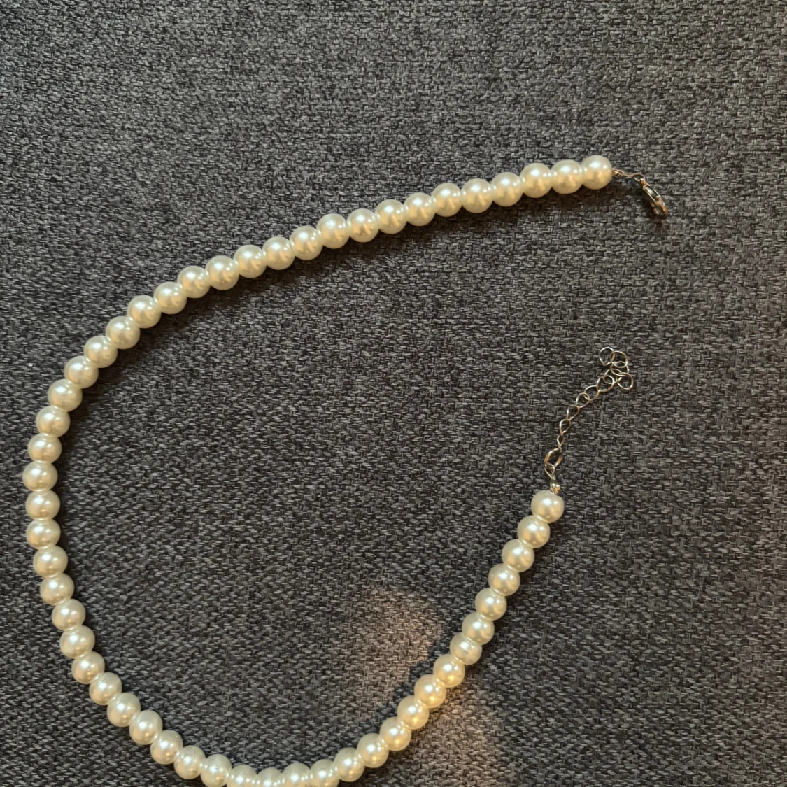 Pärlhalsband med justerbar kedja