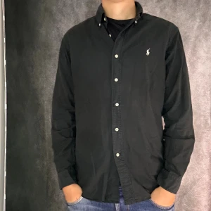 Ralph lauren skjorta - Mycket fint skick | Size M  | fraktar spårbart inom 24 timmar |  för att köpa klicka ” köp nu” | vid frågor skriv ett meddelande |