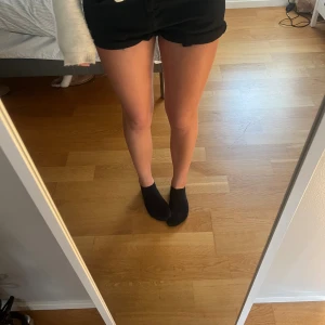 Svarta low waist jeansshorts ifrån LTB - Svarta låga shorts ifrån LTB. Ny skick