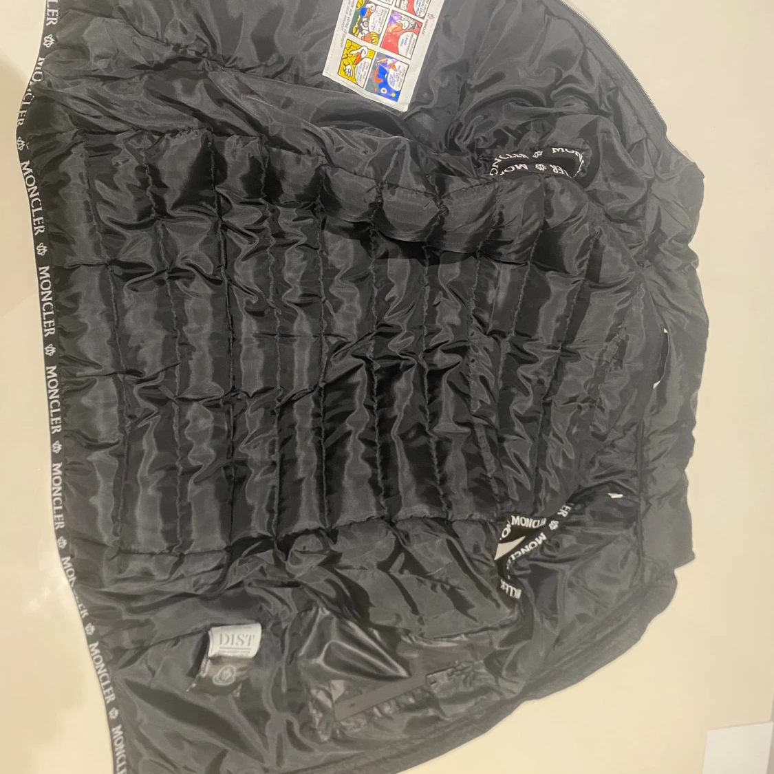 Svart dunväst från Moncler - 3