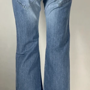 Low waist jeans - Superfina lågmidjade vintage jeans! Aldrig använda och lappen är fortfarande kvar på dem. Midja 35 cm och innerbenslängden 82cm! 