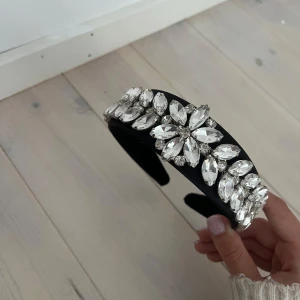Ioaku Diadem🤍 - Säljer detta snygga diadem från Ioaku🤍