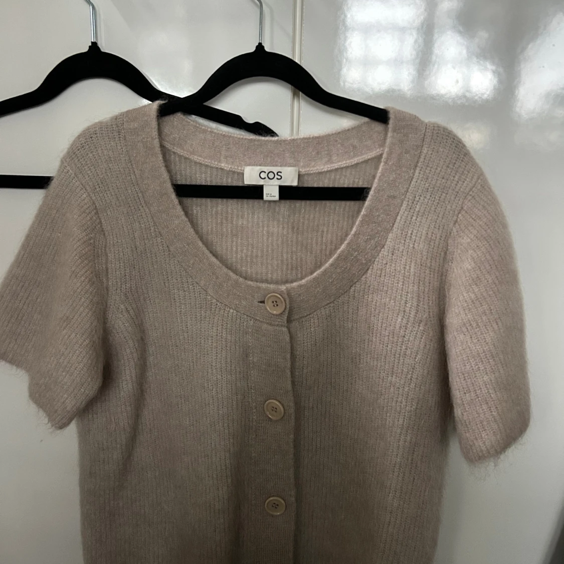 Beige stickad kofta från COS - 1