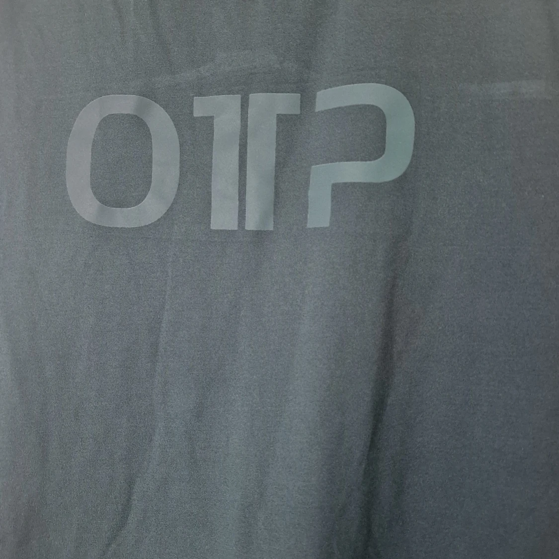 Mörkgrönt träningslinne från OTP - 2