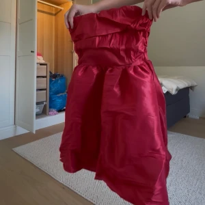 Röd klänning  - Söt