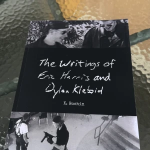 The Writings of Eric Harris and Dylan Klebold - En bok som samlar nästan 300 sidor av Eric Harris och Dylan Klebolds egna texter, journaler, skoluppgifter, webbinnehåll, anteckningar och teckningar. För dig som är intresserad av true crime och vill förstå mer om händelserna kring Columbine.