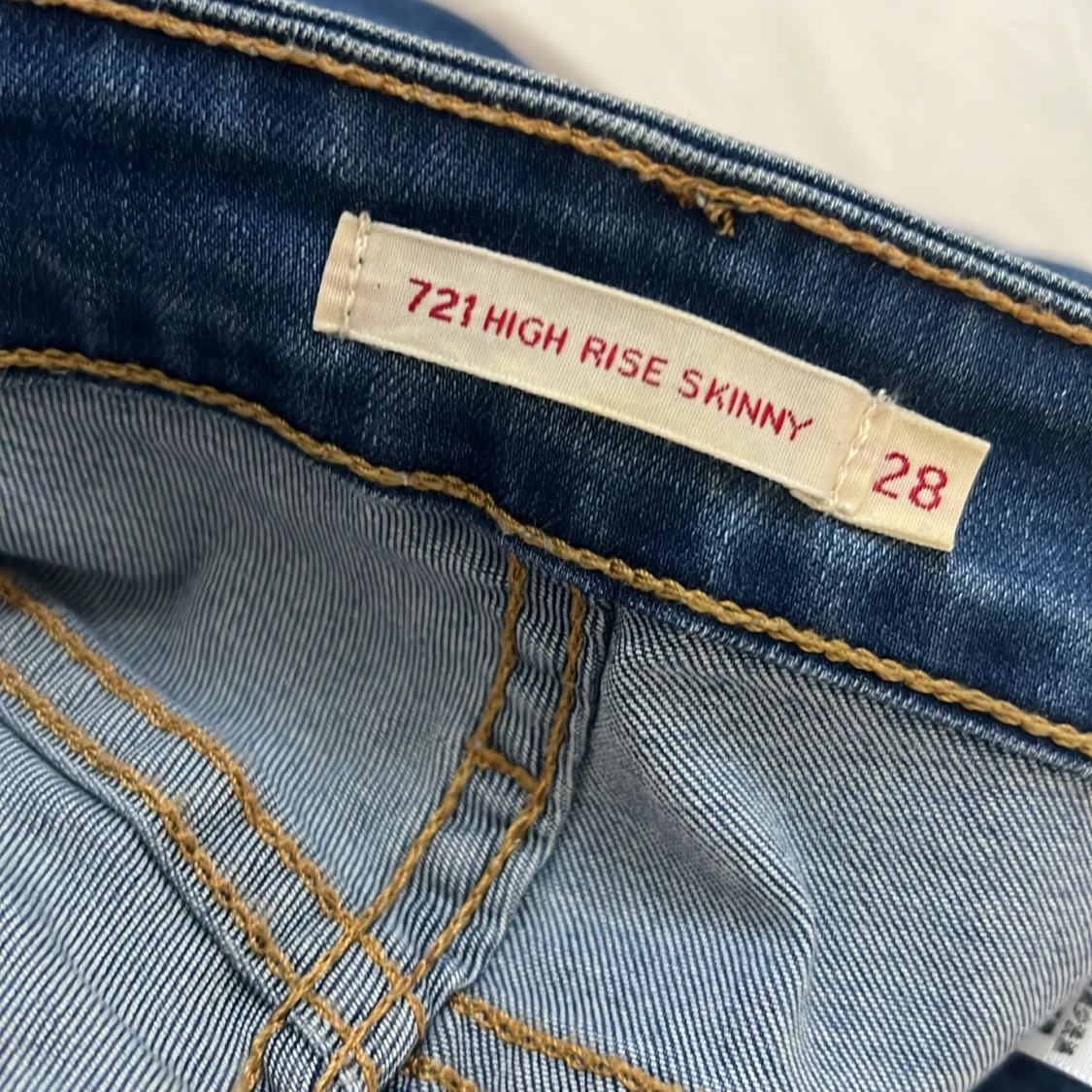 Levi's 721 High Rise Skinny Jeans - 3