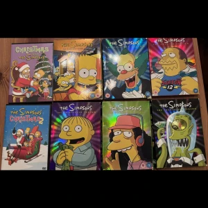 The Simpsons DVD-samling - Säljer alla dessa för 1500 , eller 300kr styck… då det är svårt att få tag på dem nu för tiden. Kan mötas upp i Stockholms län
