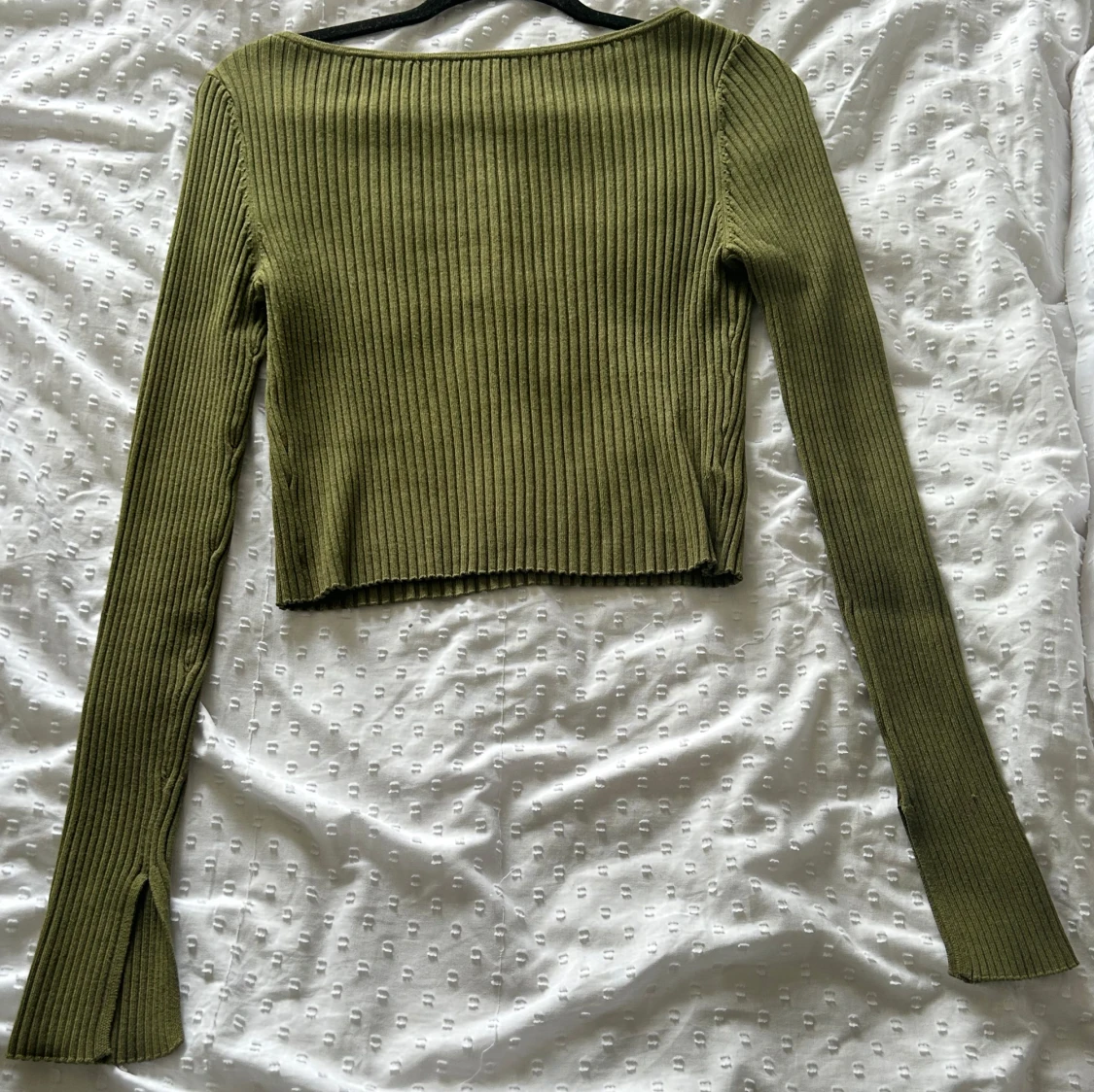 Olivgrön ribbad tröja med hög krage - 3