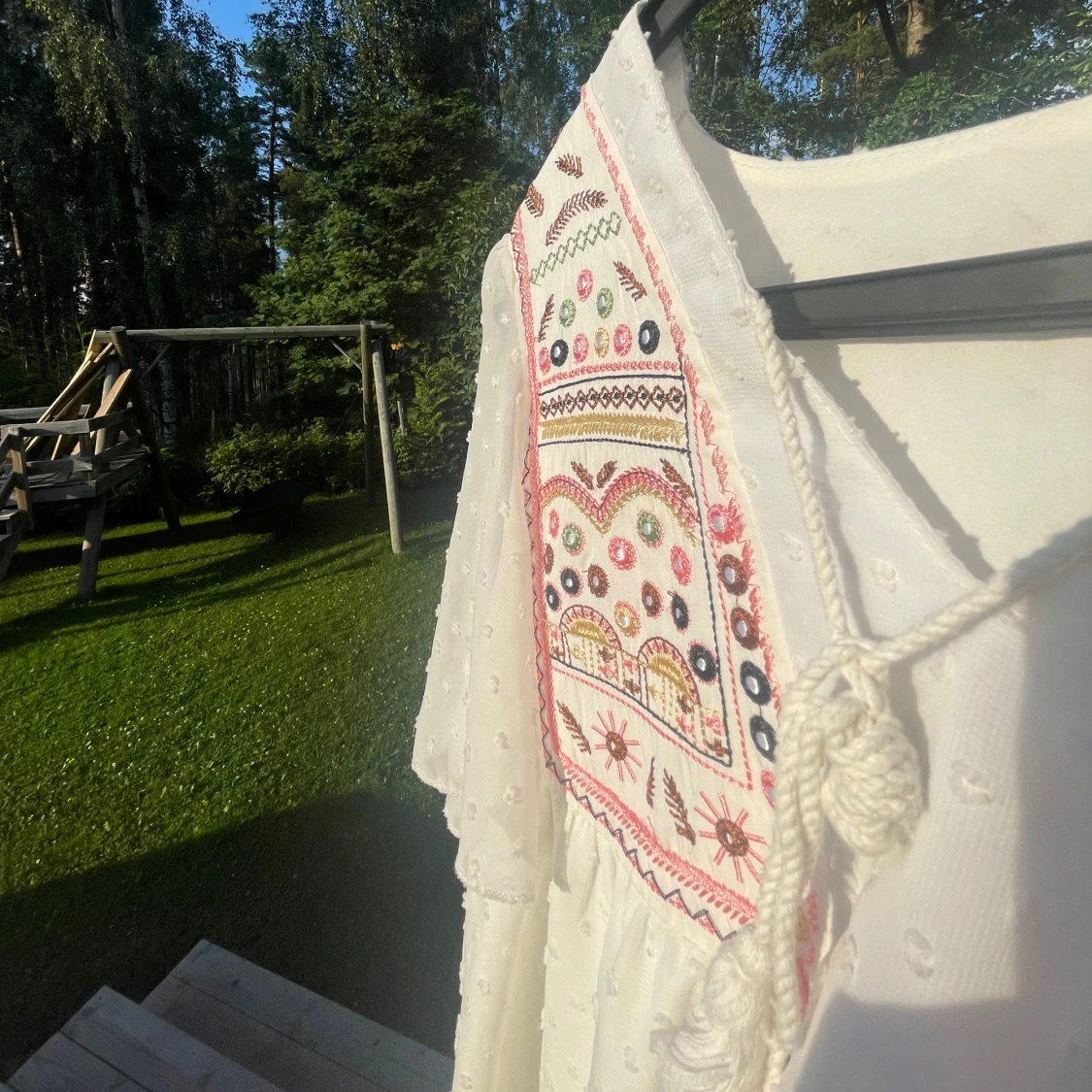 Vit broderad blus från SHEIN - 4