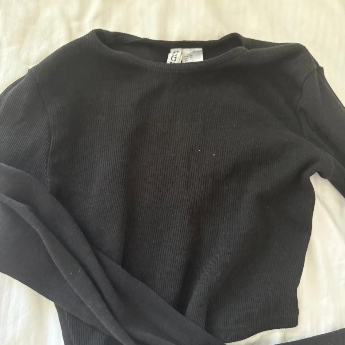 Svart croppad långärmad tröja - 2