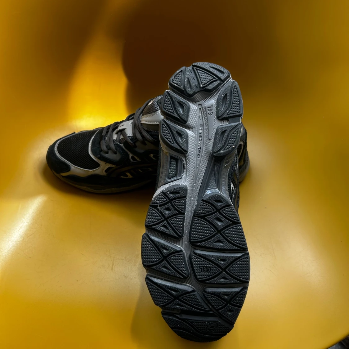 asics gel nyc graphite grey( storlek 44 passar även 43) - 2