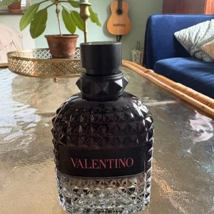 Valentino Born In Roma 100ml - Valentino Born In Roma 100ml. Fick den av min kusin, oanvänd, pris kan diskuteras
