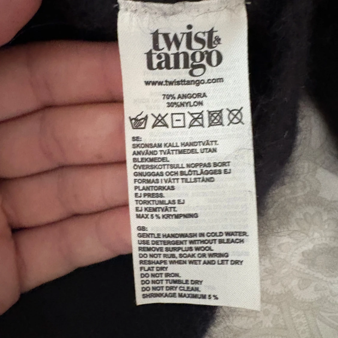 Svart stickad tröja  - 2