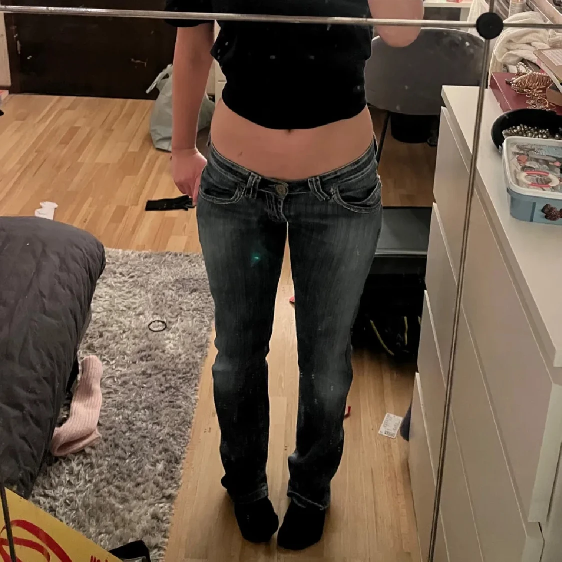 Lågmidjade bootcut jeans i mörk denim