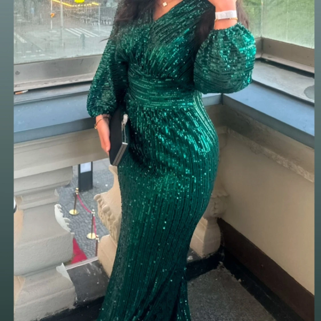 Grön glittrig långklänning med paljetter