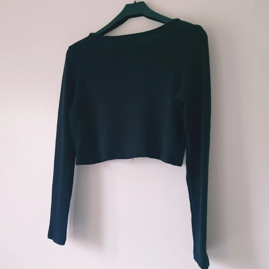 Svart croppad tröja från BikBok strl S - 1