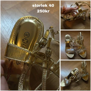 Guldiga Klackskor  - oanvända, storlek 40