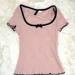 Rosa ribbad topp med rosett🩷 - Vackert topp från HM🩷i storlek M