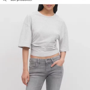 soft touch ruched tee gina - Säljer då den inte används