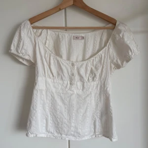 Vit blus från Nelly - Supersöt vit blus från Nelly!💕