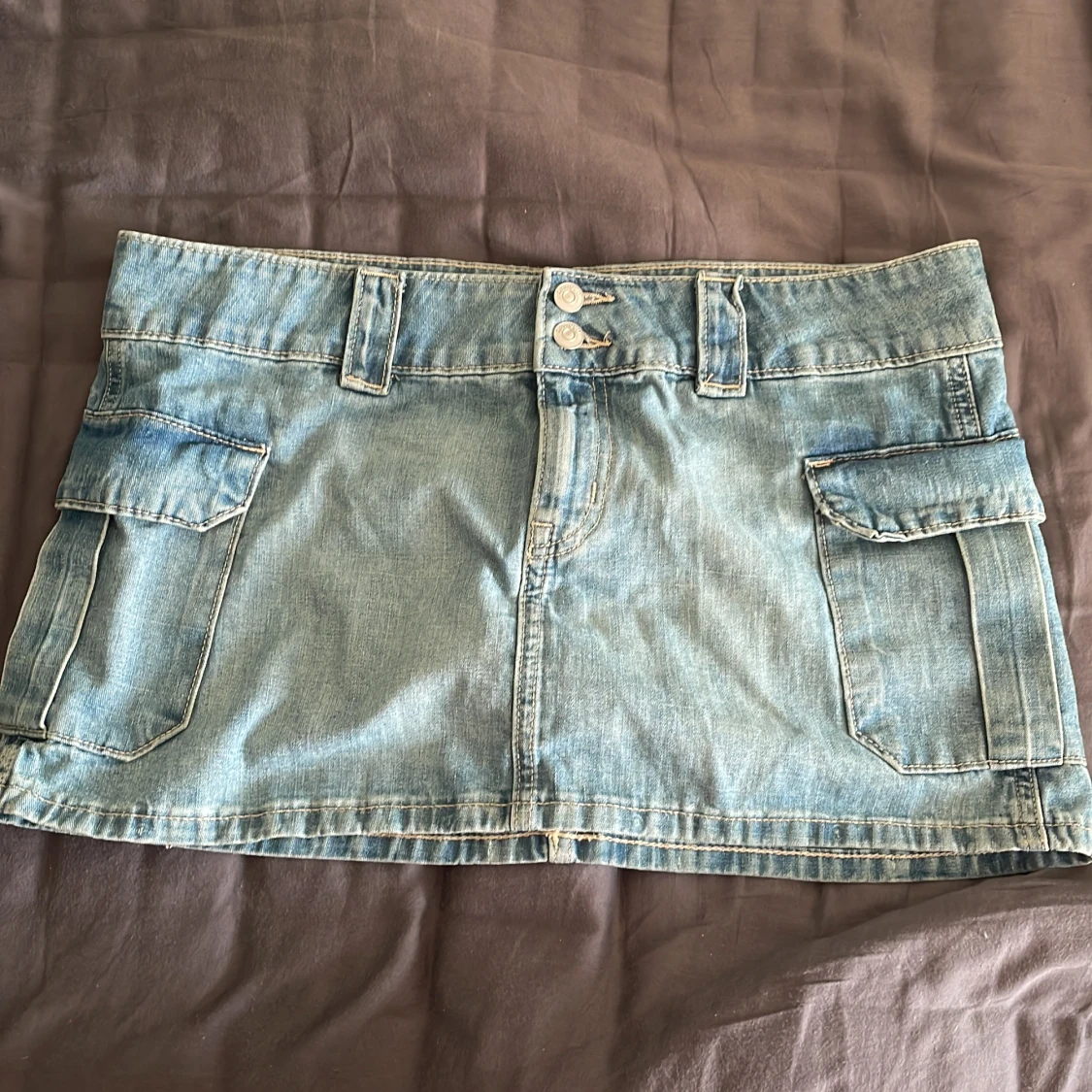 Ljusblå jeanskjol från H&M Divided