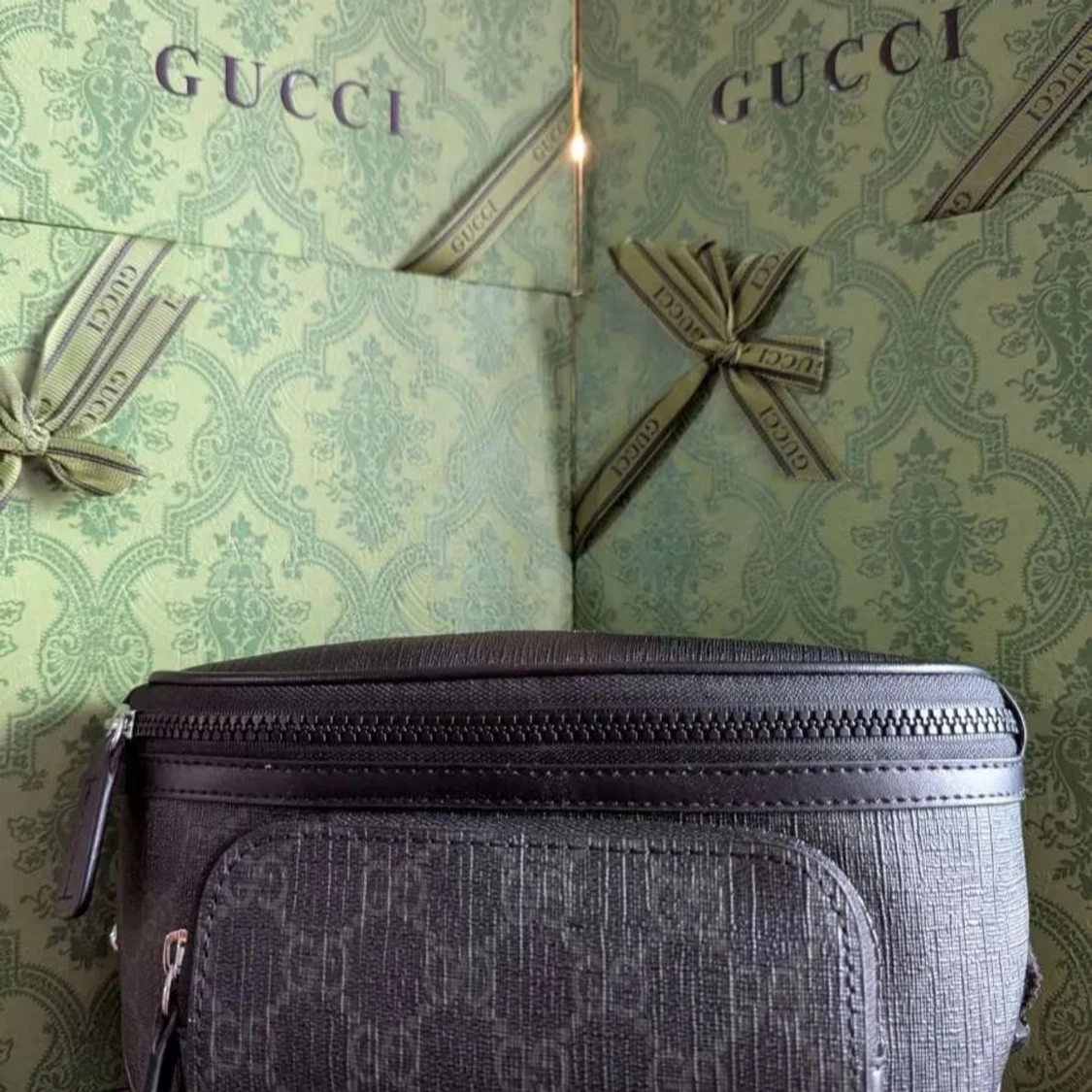 Svart Gucci axelväska i skinn