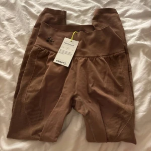 Craft träningstights - Storlek M/L men sitter som M. Nya med prislapp, nypris 699