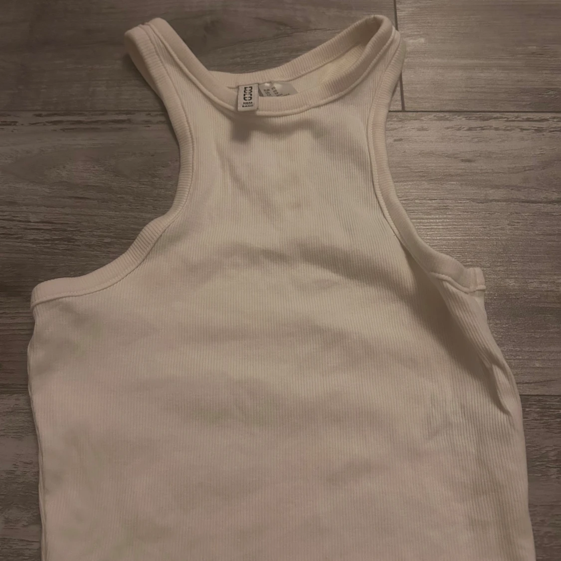 Vit ribbad linnetopp från Divided - 1