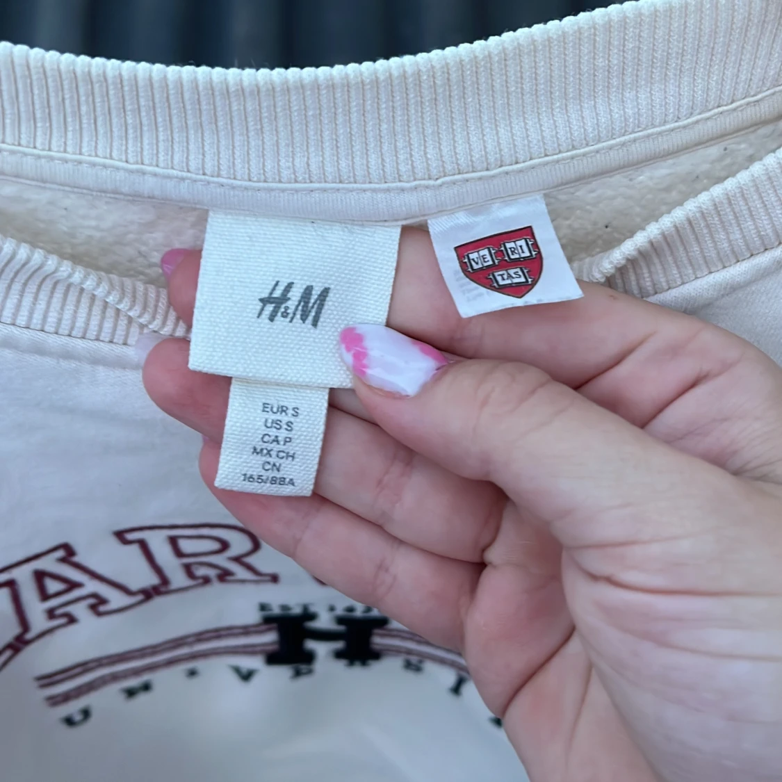Vit Harvard sweatshirt från H&M - 2