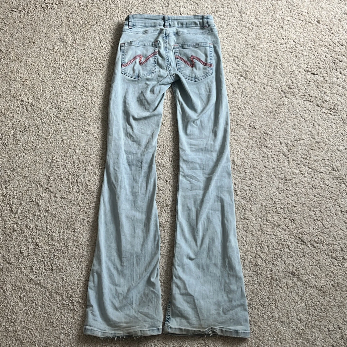 Bootcut jeans i ljus denim från Nelly - 2