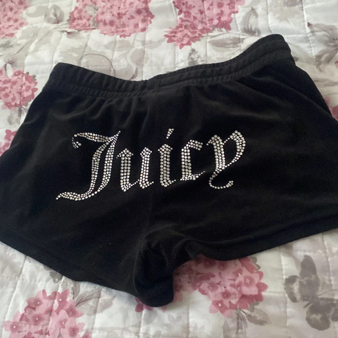 Svarta Juicy Couture shorts 