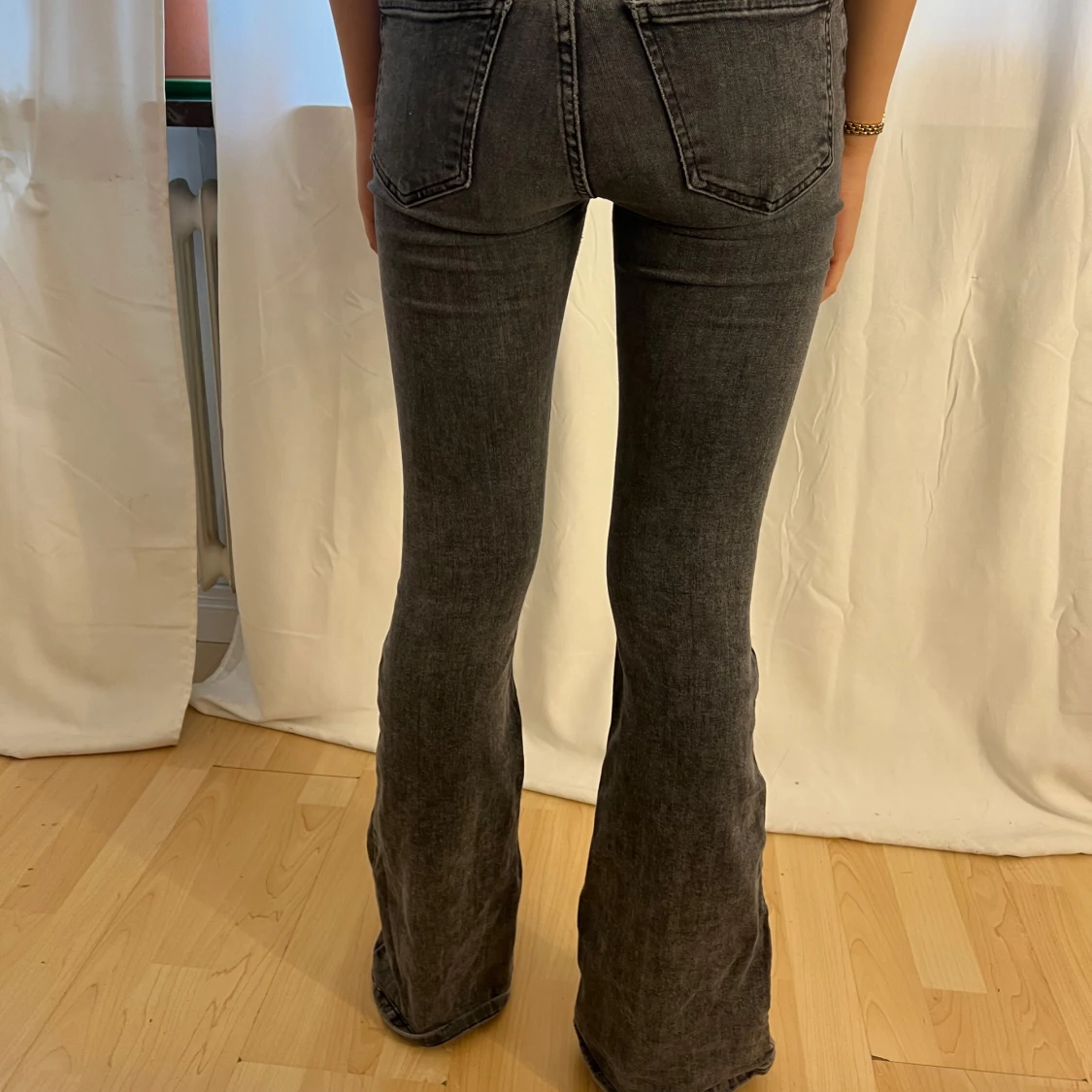 Bootcut svarta jeans med låg midja - 3