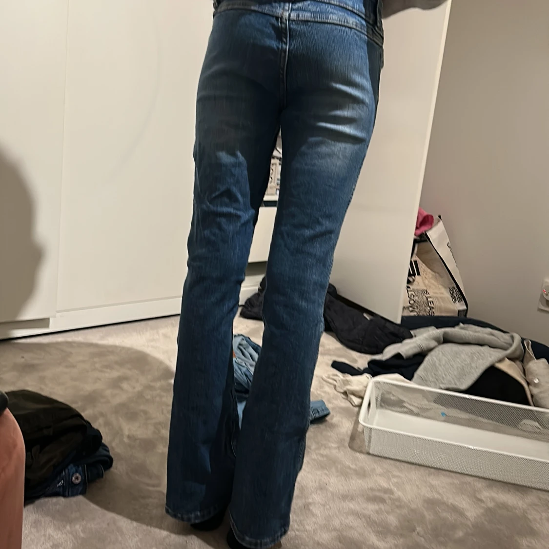 Blå bootcut jeans från hm - 1