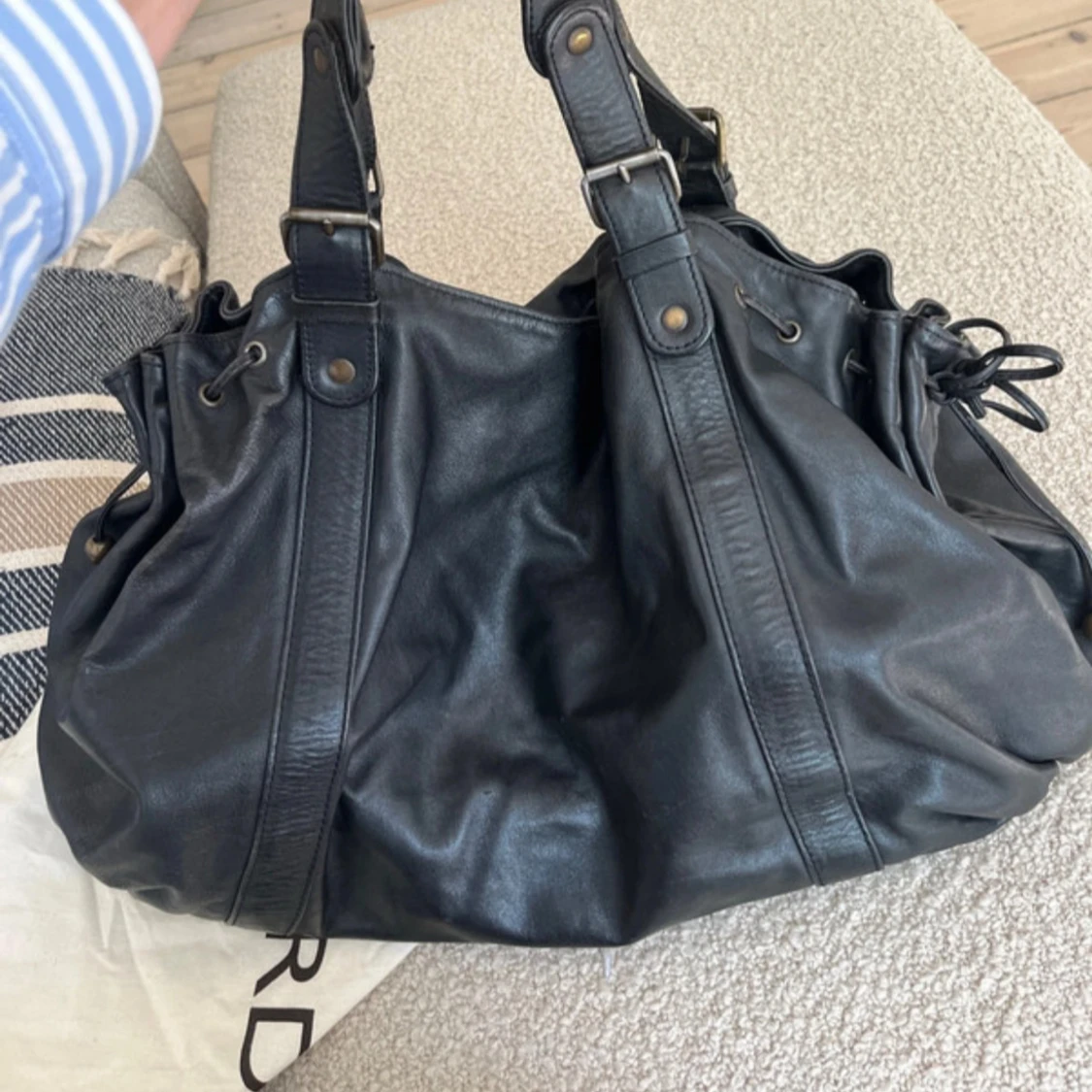 Svart skinnväska Gerard Darel väska 24h bag - 3