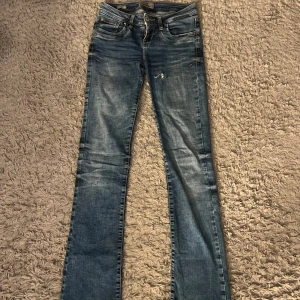 ltb jeans  - storlek 24x36 en defekt (bild 2)