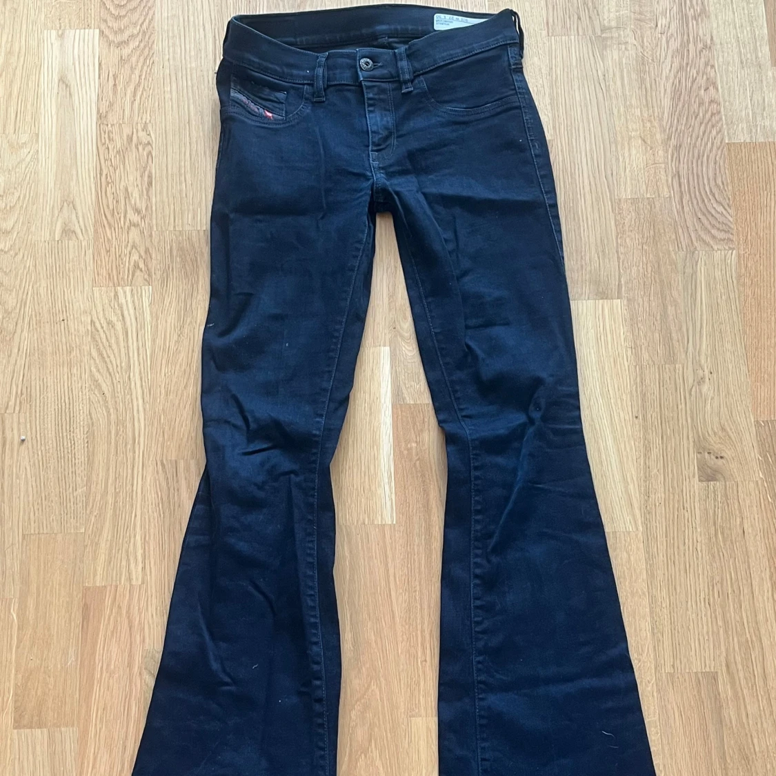 Mörkblå bootcut jeans från Diesel