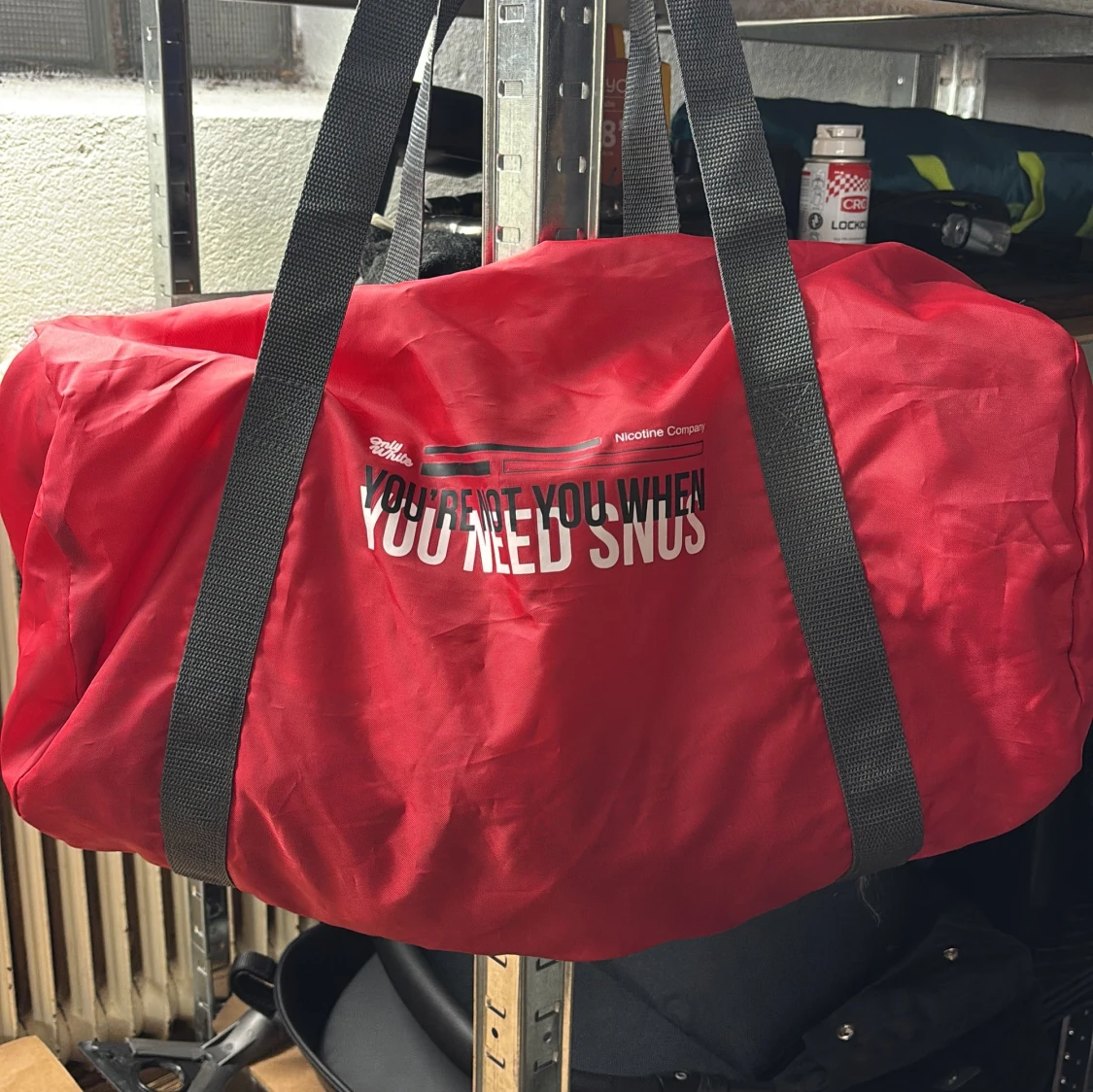 Röd träningsväska Only White