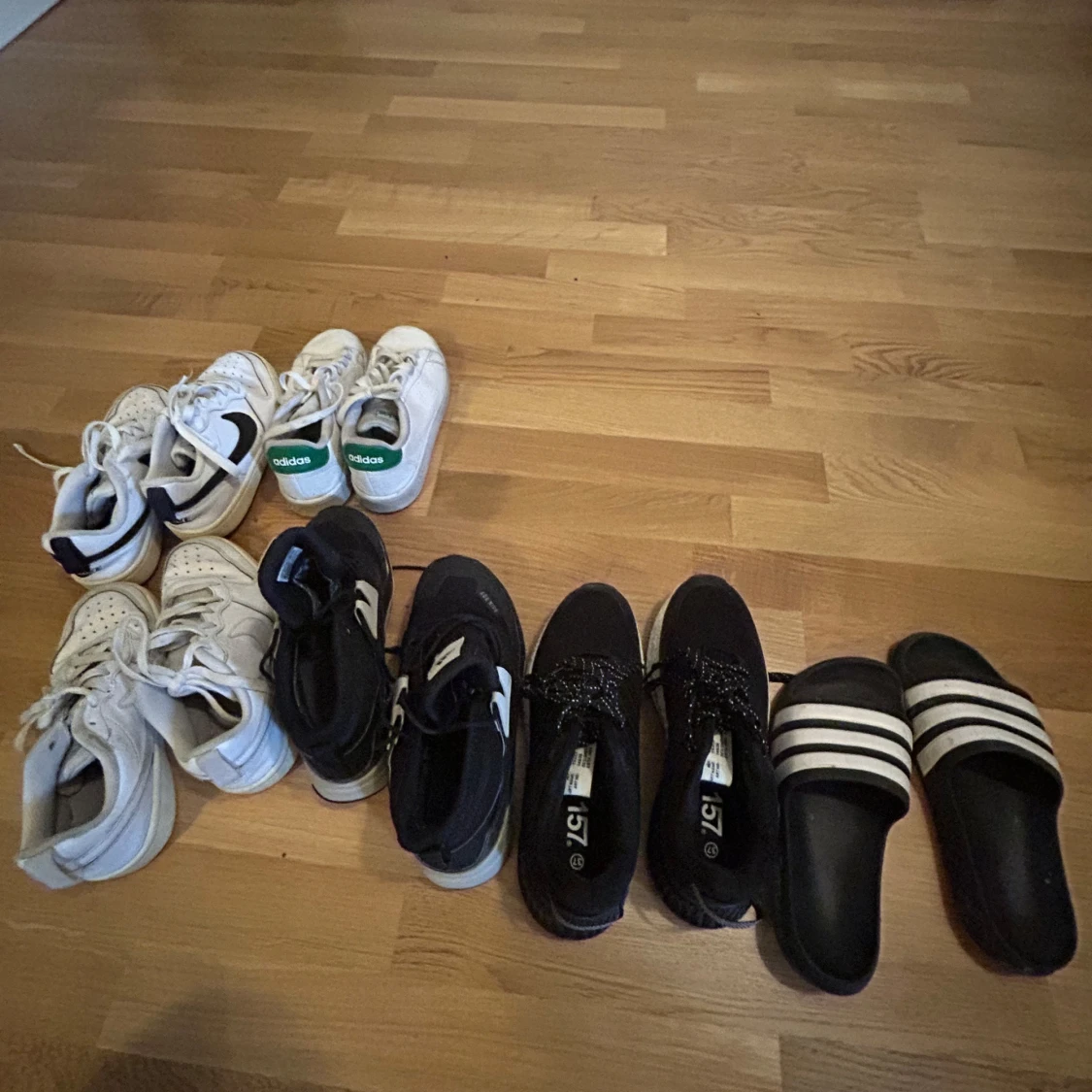 Mix av sneakers och sandaler från Nike och Adidas - 2