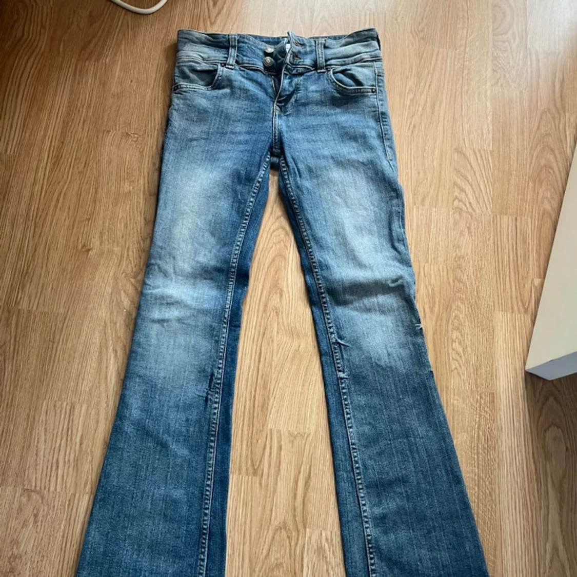 Blå bootcut jeans bershka 