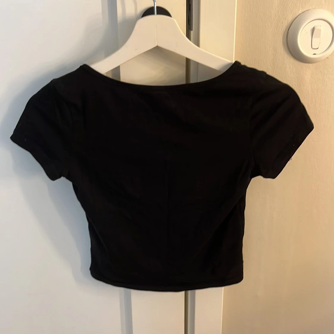 Svart croppad topp från H&M Divided - 1