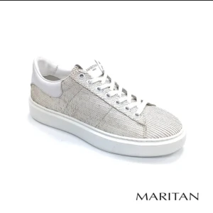 Sneakers med ”ormskinn” - As coola sneakers med ”ormskinn” från märket maritan verona. Köpta i Italien för ca 2700kr ! Sparsamt använda, står strl 35 men skulle säga 36