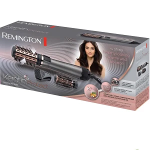Remington Keratin Protect Air Styler värmeborste - OBS lånade bilder!Varmluftsborsten levereras med 3 praktiska tillbehör för att öka hårets volym. Det inkluderar 50 mm termisk blandad svinborst borste,  40 mm termisk mjuk svinborst borste och Root Boost tillbehör.  De två borstarna är försedda med keramiskt belagd yta med infuserad keratin och mandelolja som ger jämn värmefördelning och snabb uppvärmning.  Borsten har två temperaturs inställningar samt  en kallufts funktion. Säljes då ja köpt en dyson.Lådan tillkommer ej tyvärr. NYPRIS 749!