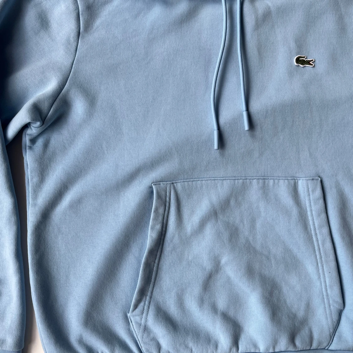 Ljusblå hoodie från Lacoste - 1