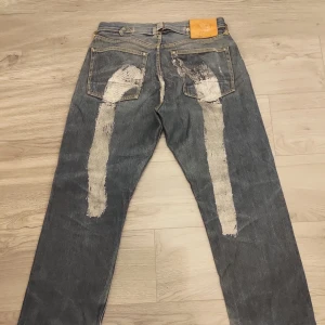 Evisu jeans - Ett par äkta Evisu jeans i använt skick. Trycket syns tydligt men är slitet