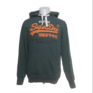 Superdry hoodie  - Superdry hoodie - Olivgrön - Storlek: Small - Mycket bra skick - Mitt pris: 399kr - hör av dig vid funderingar 💫 